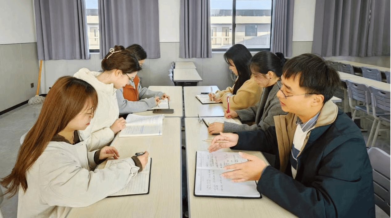数学教研室于11月20日组织了一场精