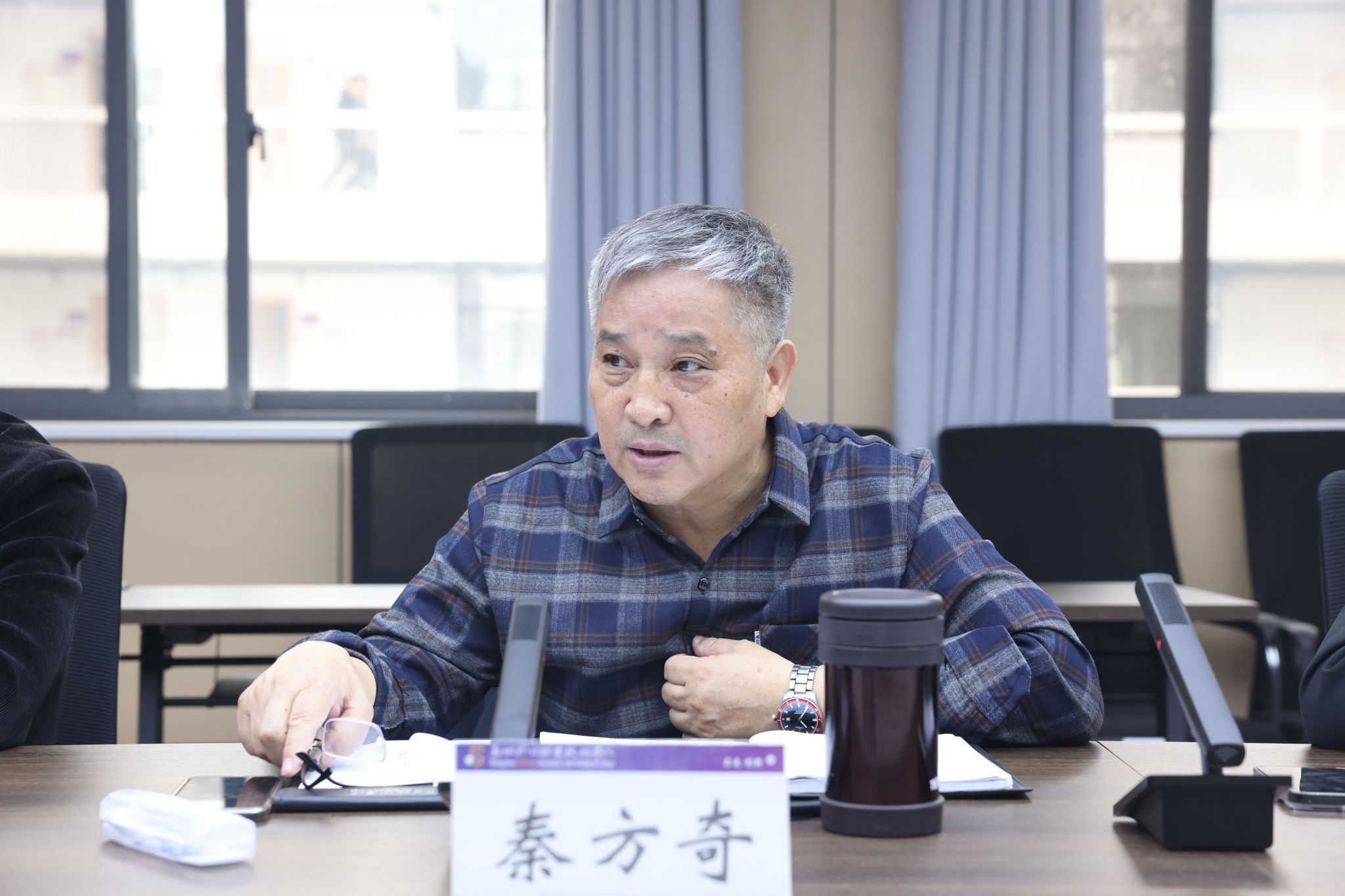 校长秦方奇