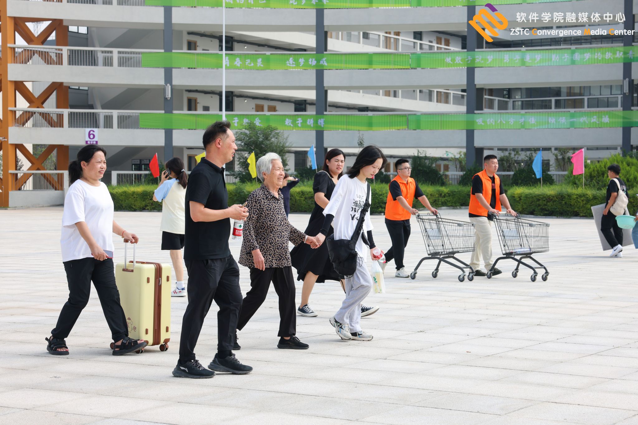 丹桂飘香喜迎新