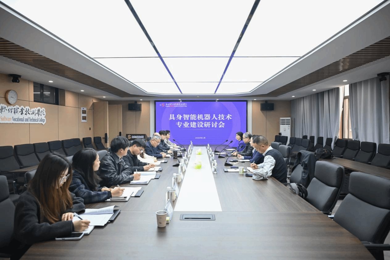 积极探索“人工智能+”背景下的人才培
