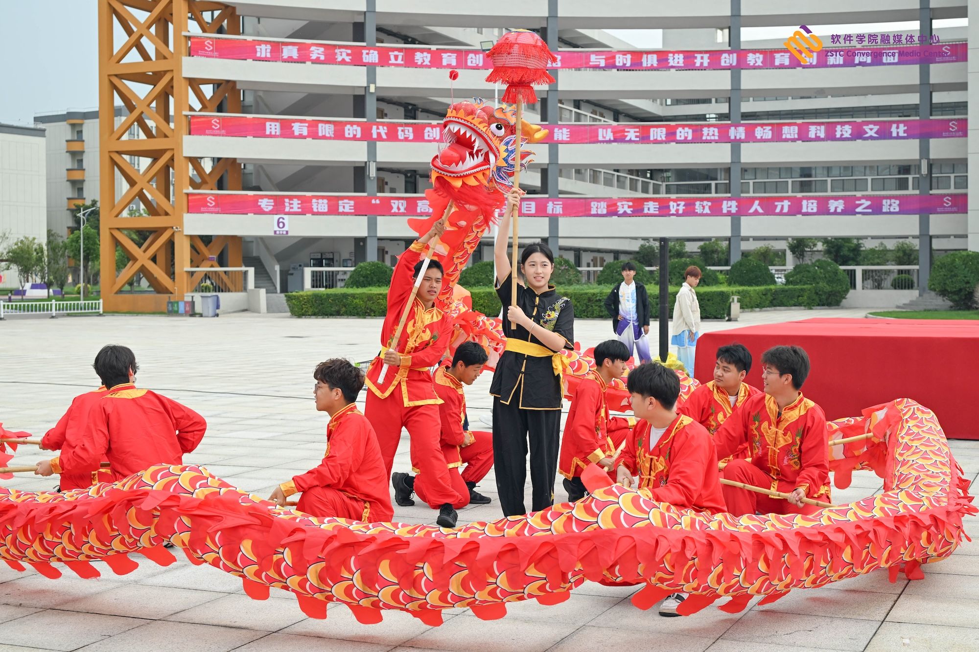 硕果盈枝