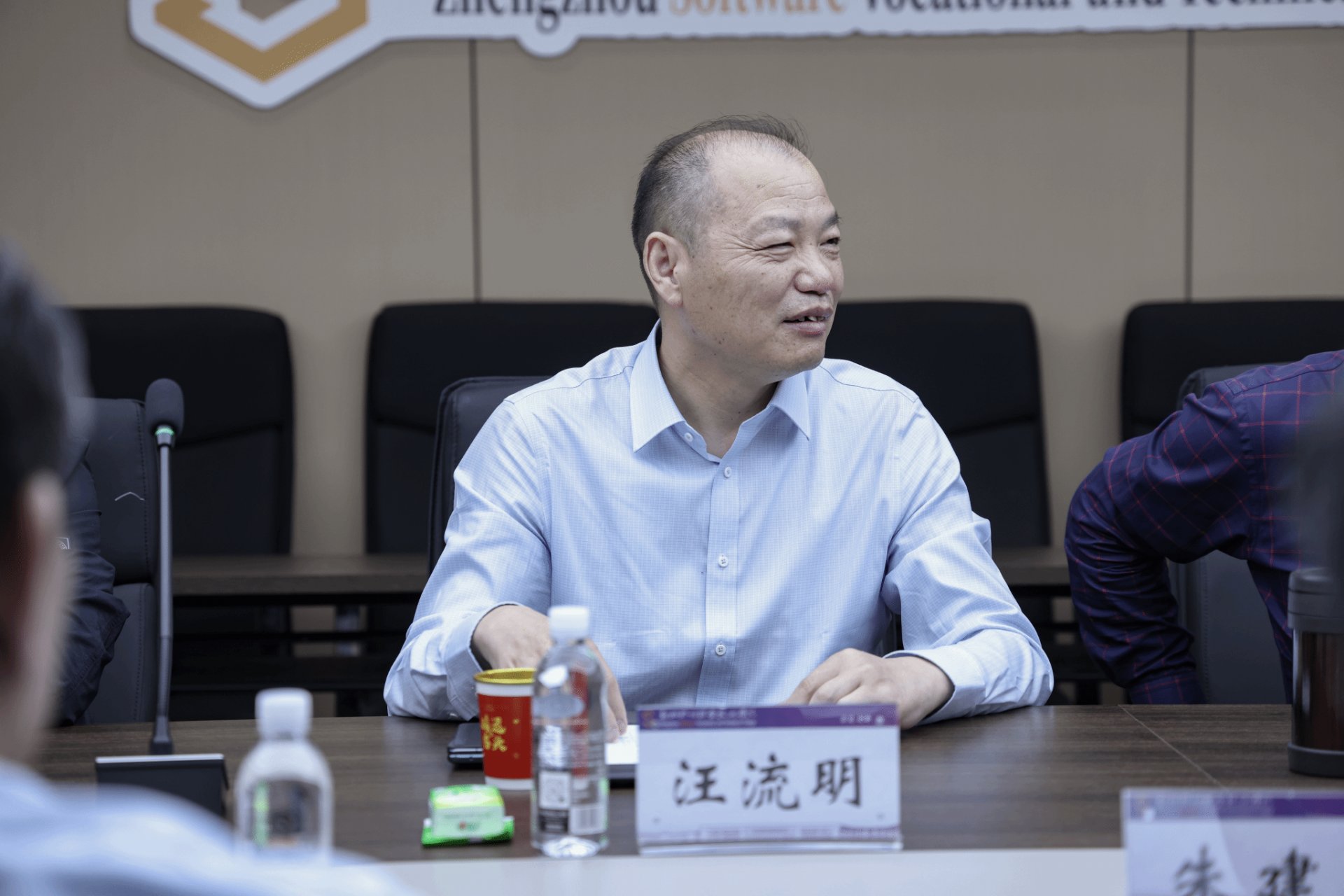 另外美高美游戏手机版登录校长秦方奇