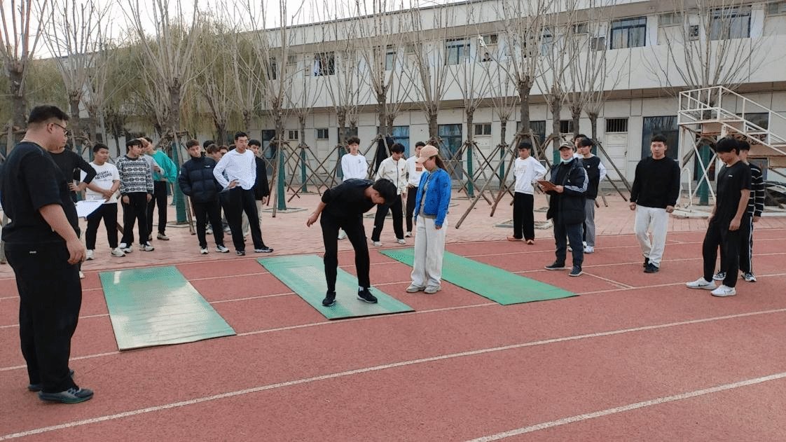 提升体育教师队伍专业素养和技能