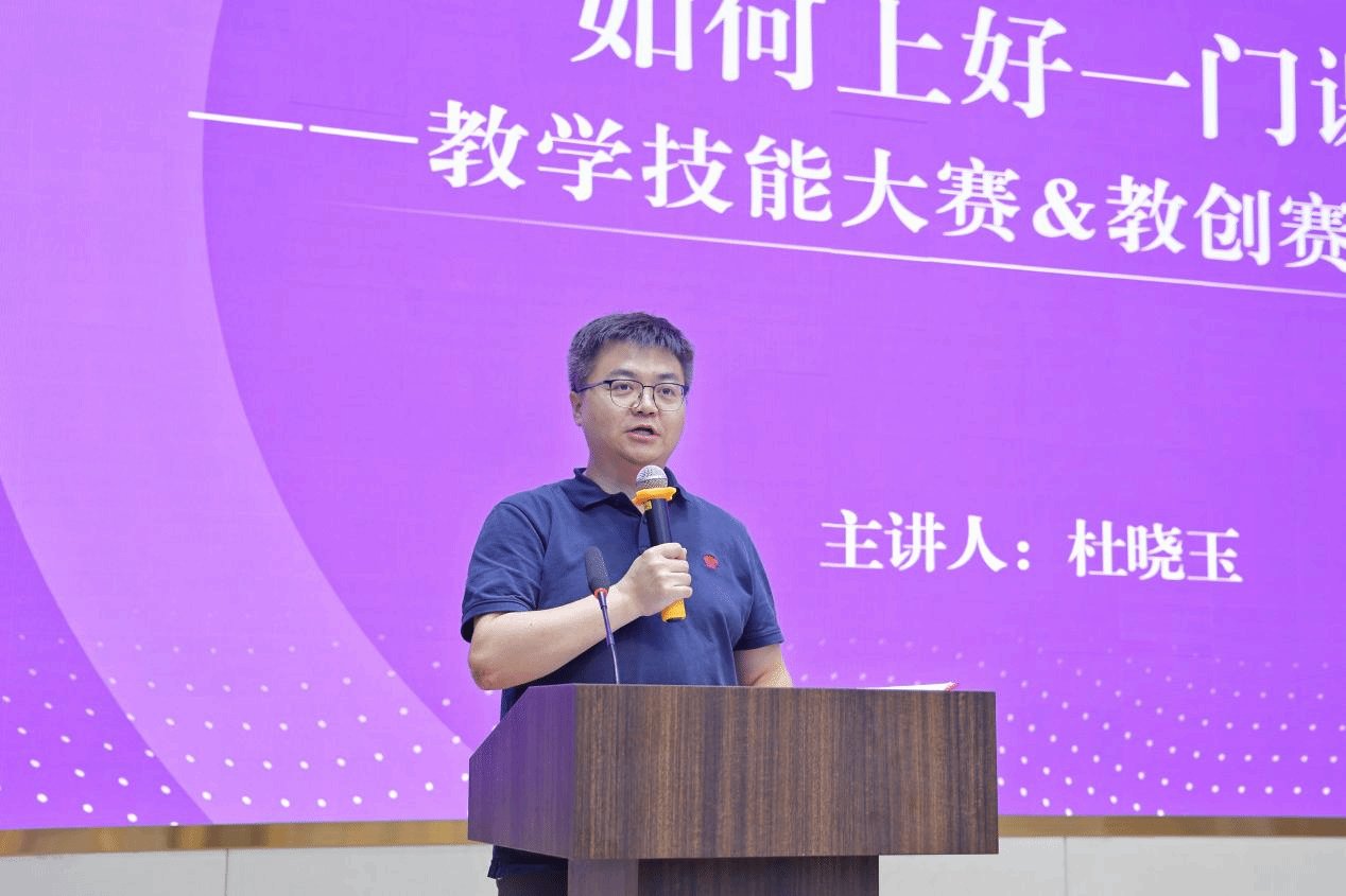 为美高美游戏官网优惠活动全体教师作《