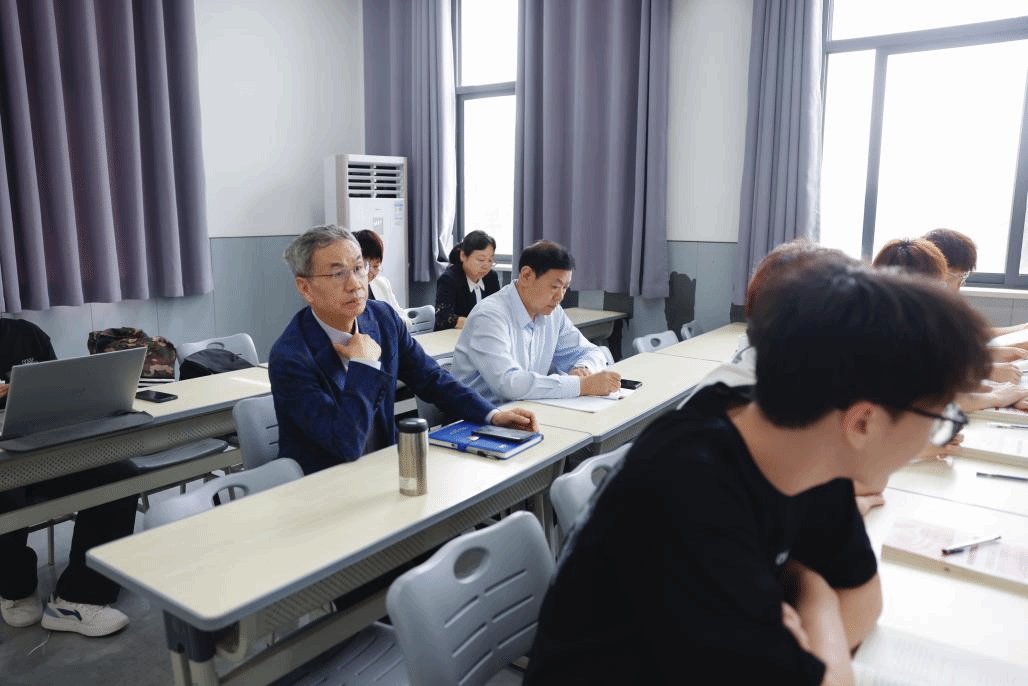 通过"红色遗址+文化地标+工业基地"