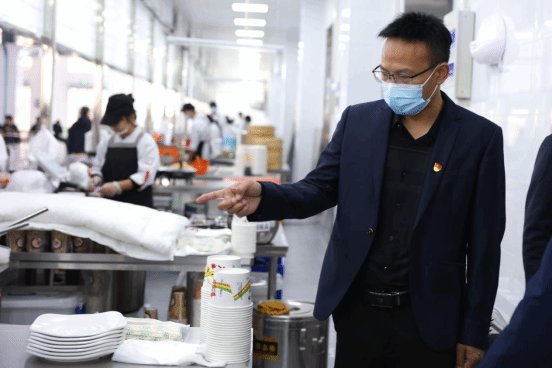 提高多乐彩注册福利餐厅服务质量