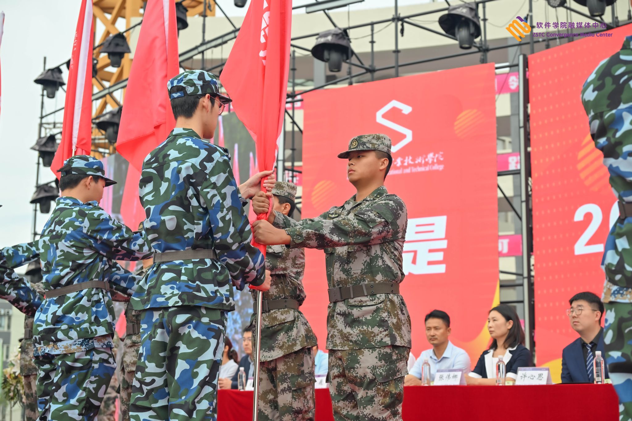 展现出新时代青年昂扬向上的精神风貌