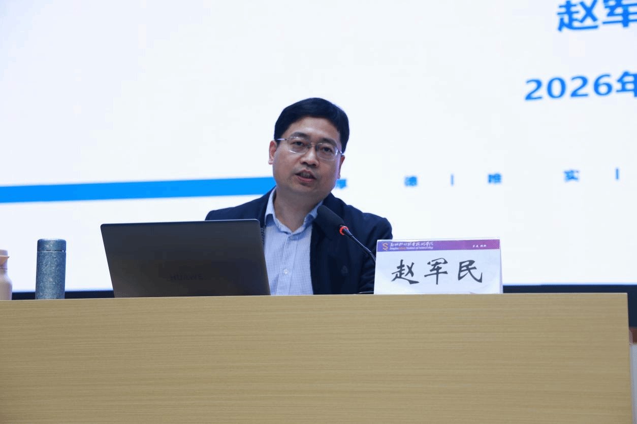 实现从“站稳讲台”到“站好讲台”的进
