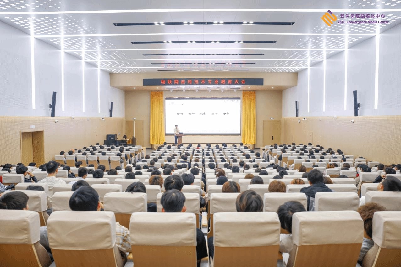 围绕“专业认知+竞赛赋能”两大主题