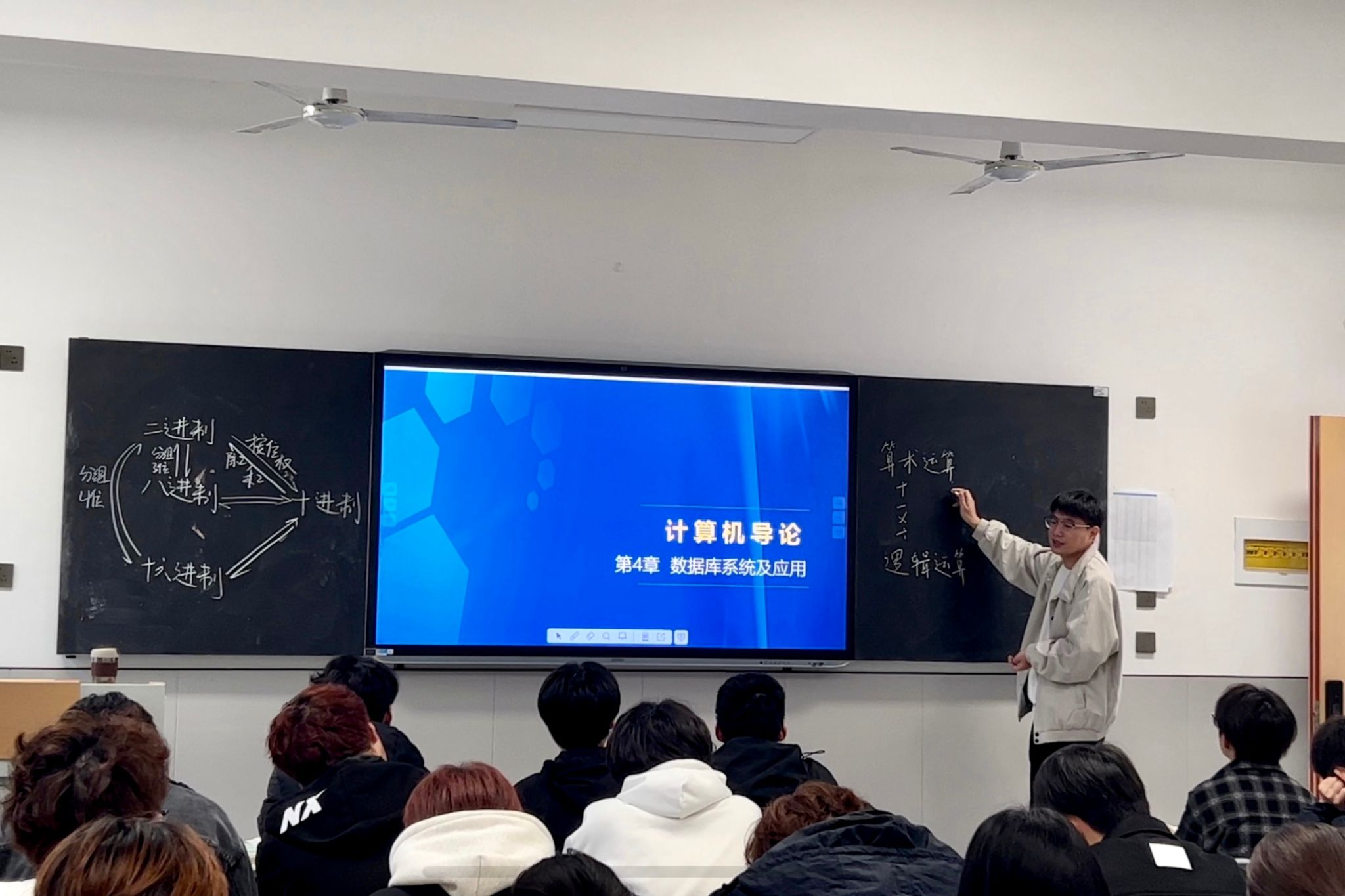 匠心育未来” 为主题的教师讲课大赛