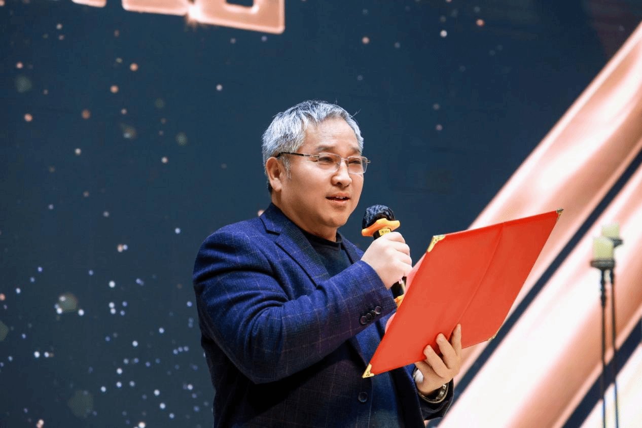 校长秦方奇