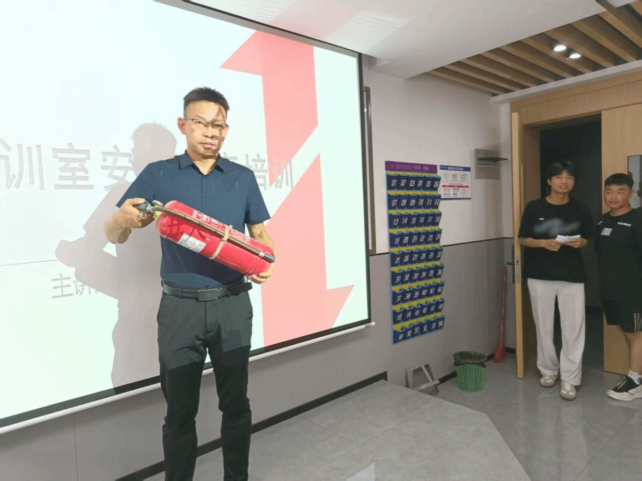 为进一步加强实训室安全管理工作