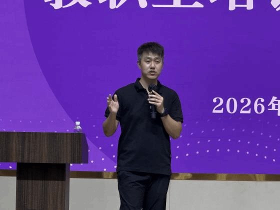 部门全体教师参加会议