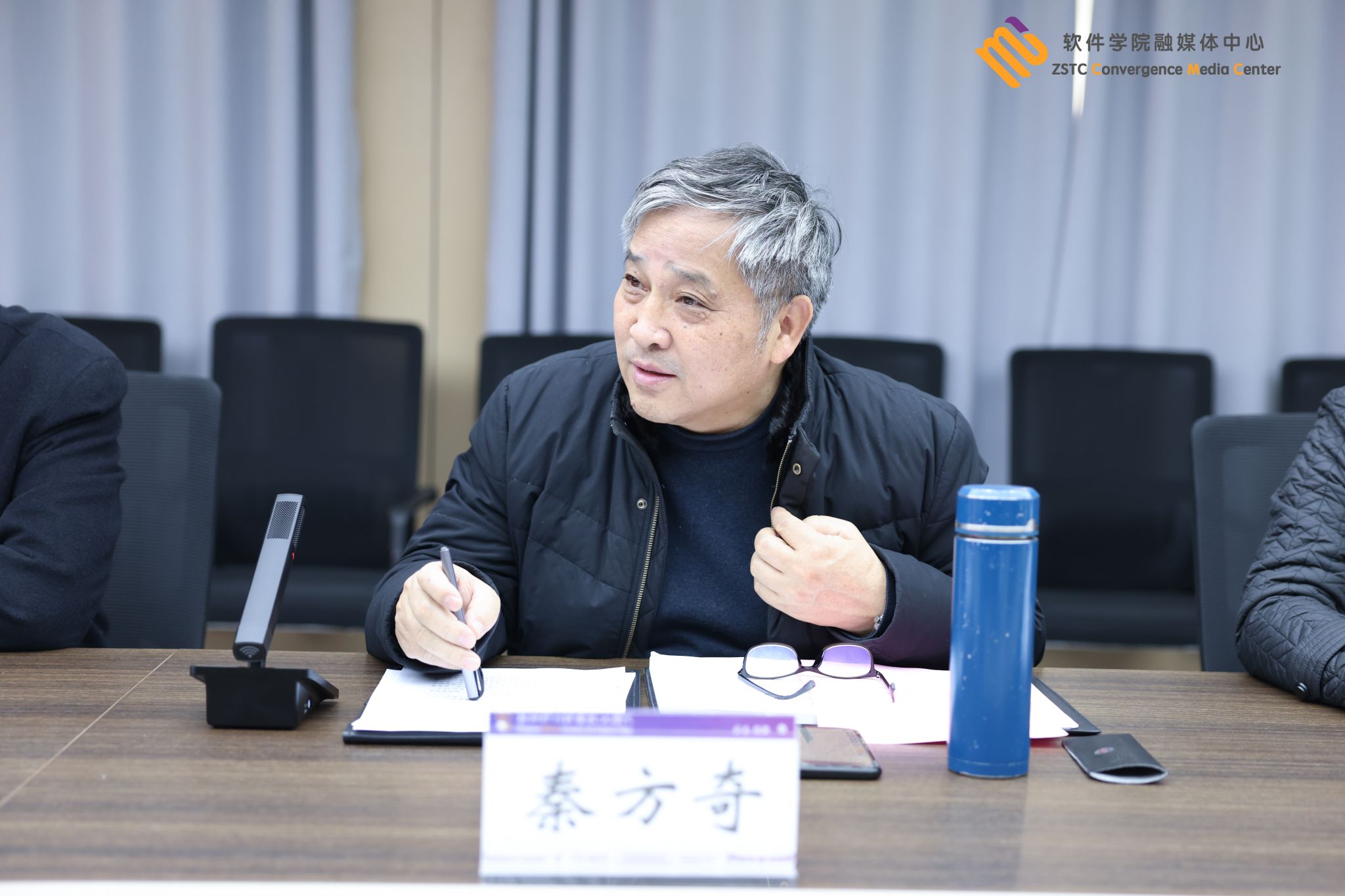 基层党支部书记参加会议