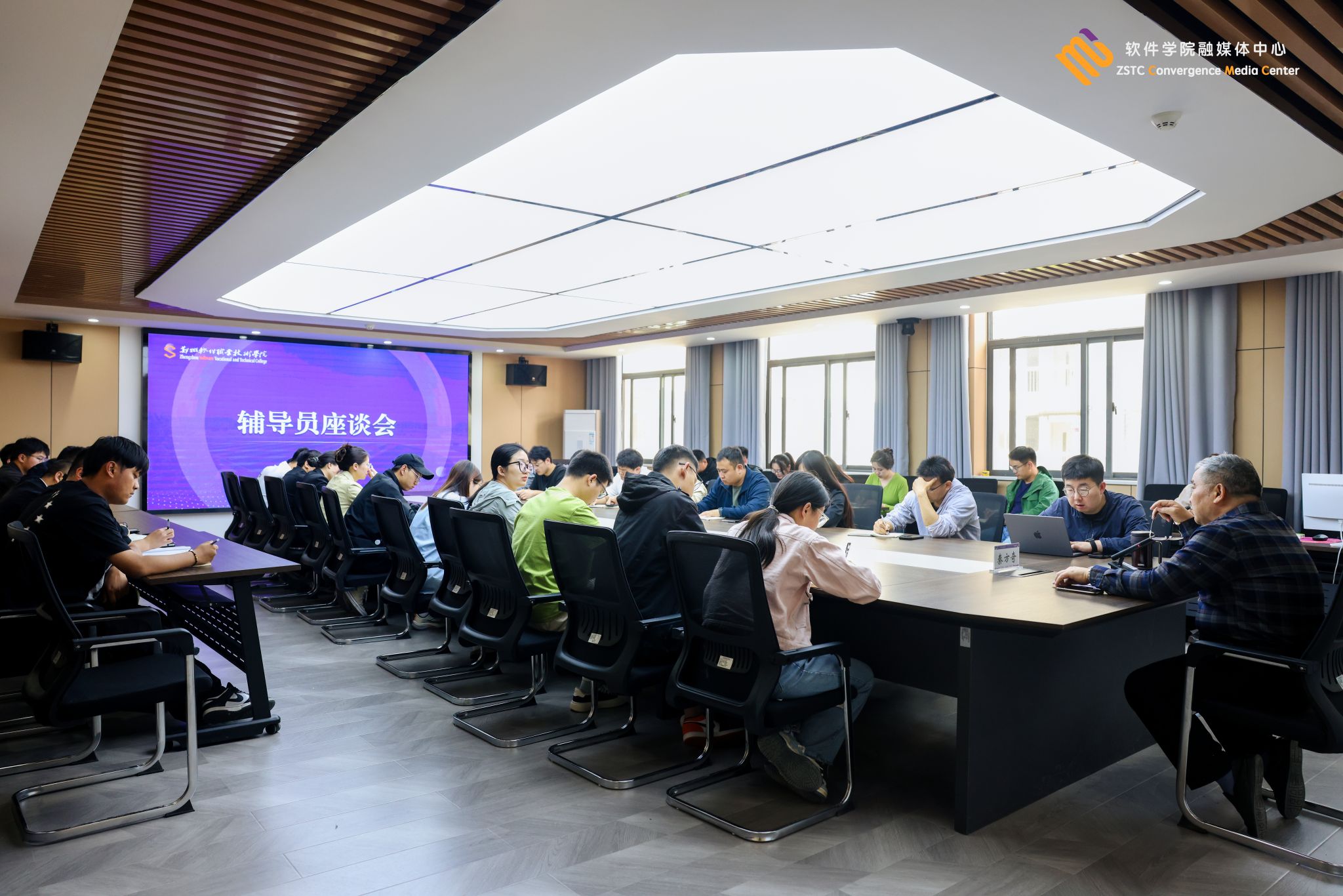 进一步加强辅导员队伍建设