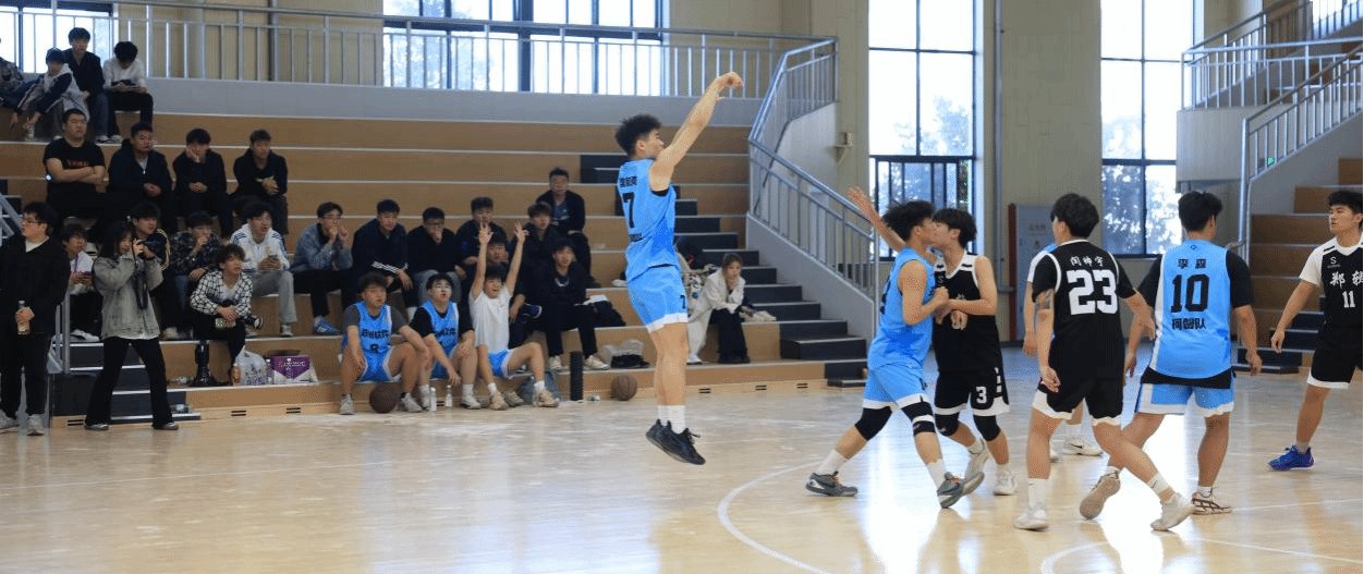 郑软珂馨队与信安联队凭借自身优势脱颖