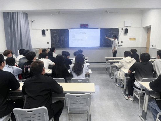 是由人力资源社会保障部