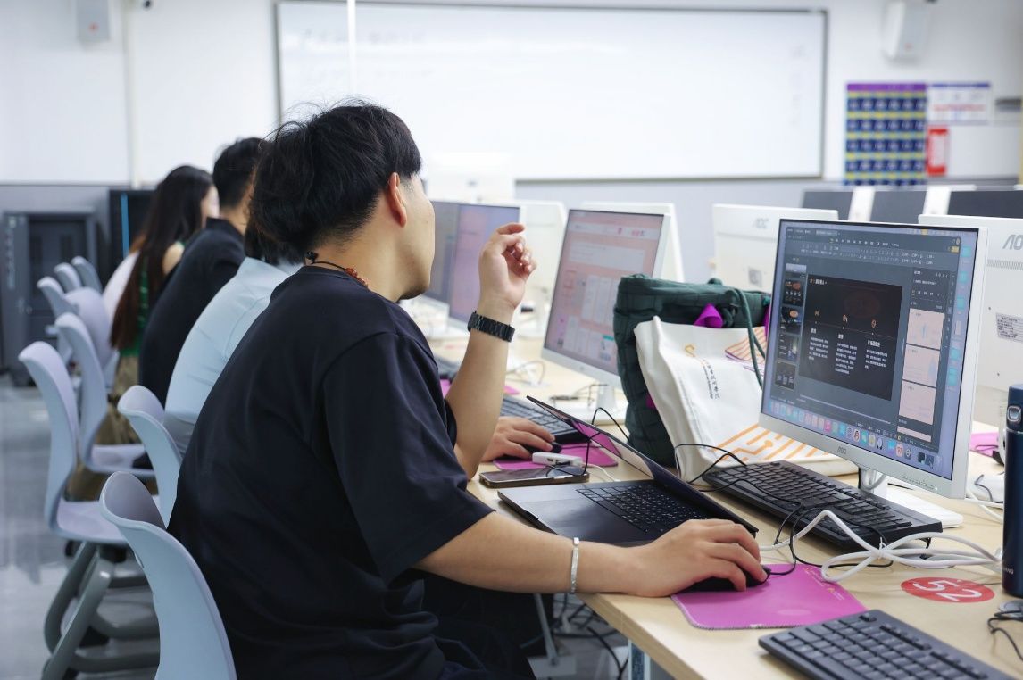 以“聚焦竞赛 赋能教学”为主题开展集