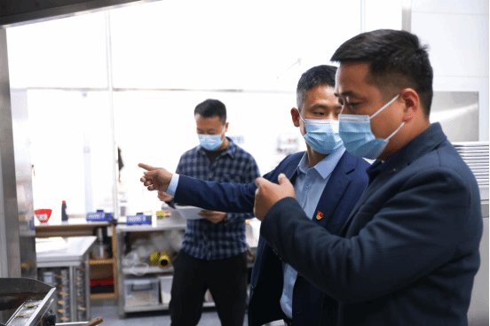 努力为师生创建一个良好的就餐环境