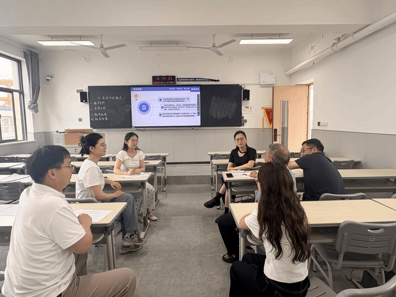 搭建教师互学互鉴