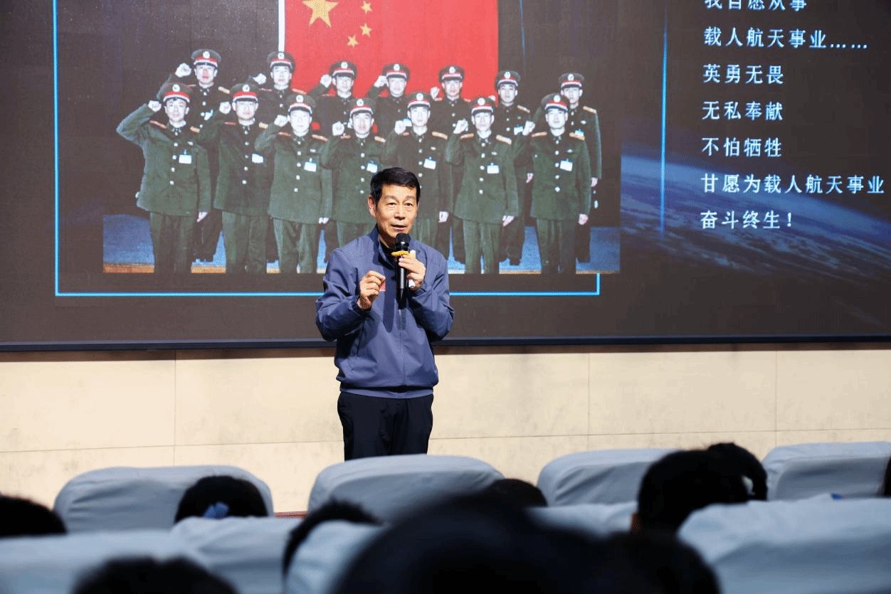航天科普专家赵传东受邀走进郑州市宇华