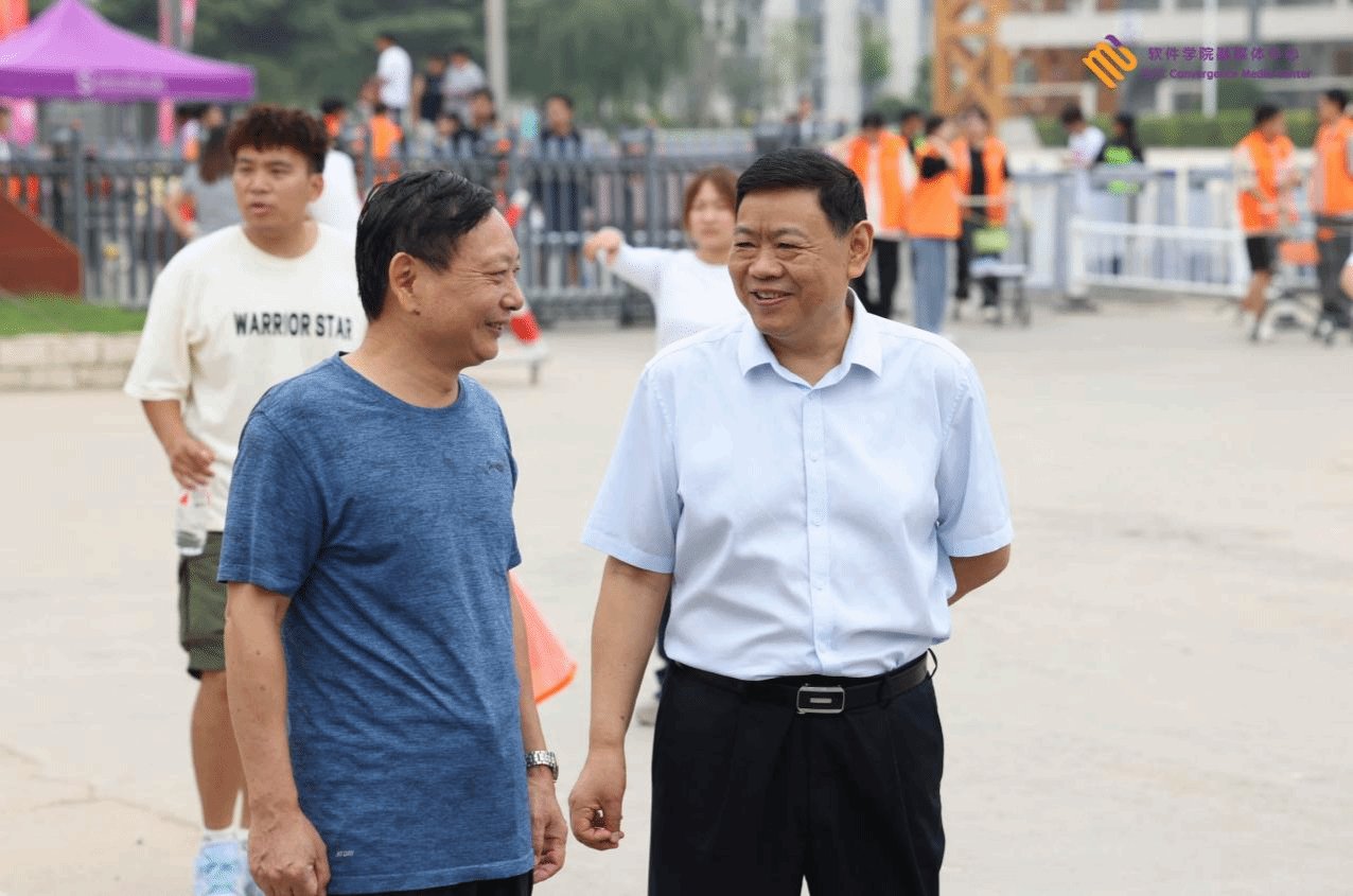 在布置校园活动中