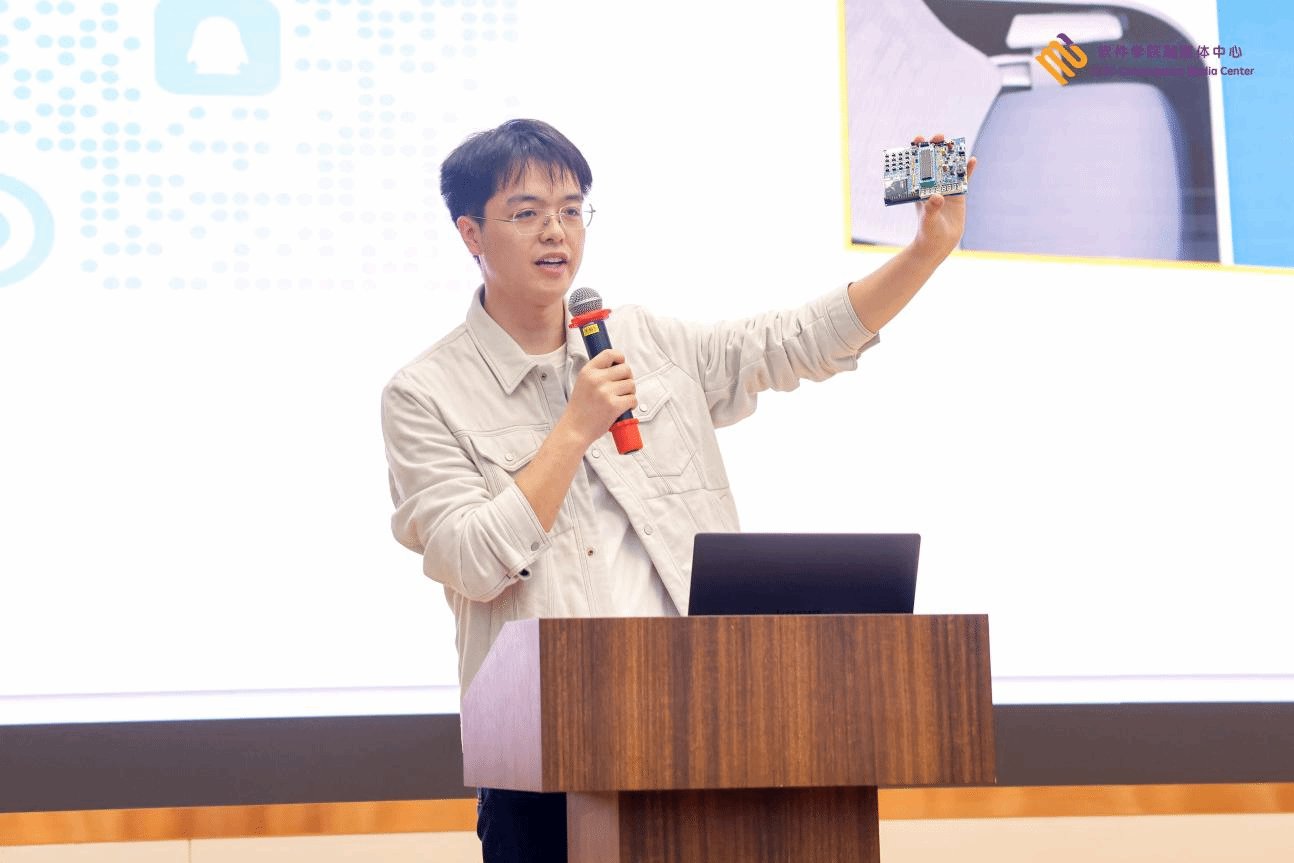 大会汇聚了该专业全体新生