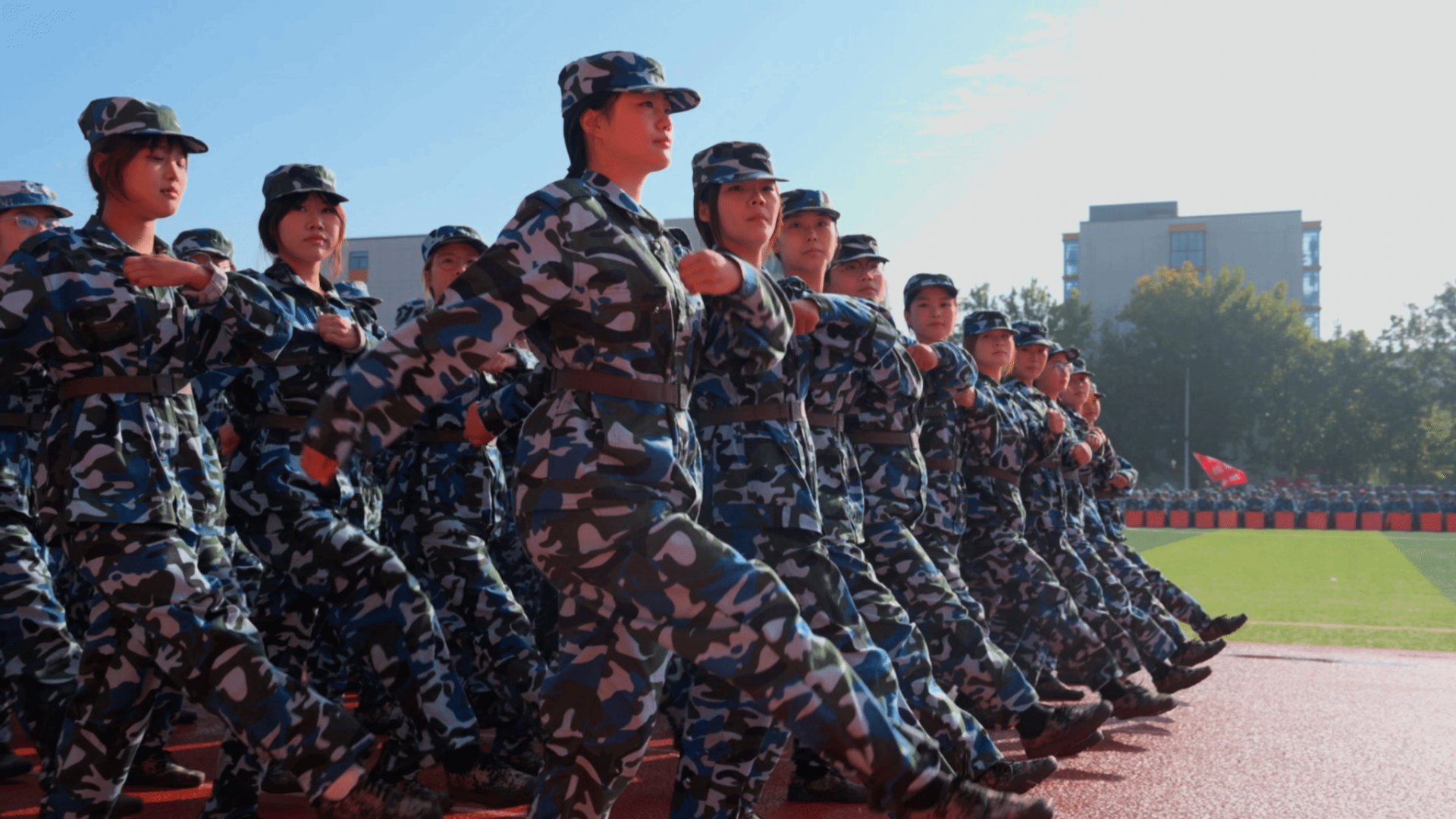 全校中层干部出席大会