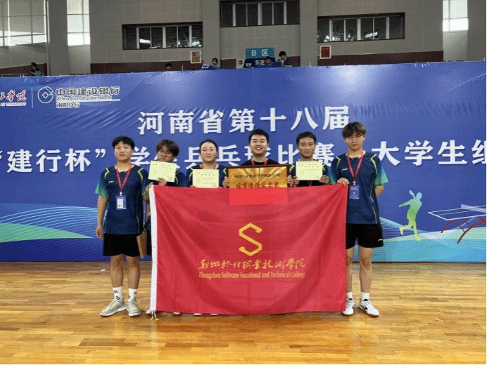 与同学们一起回顾了党的二十大盛况