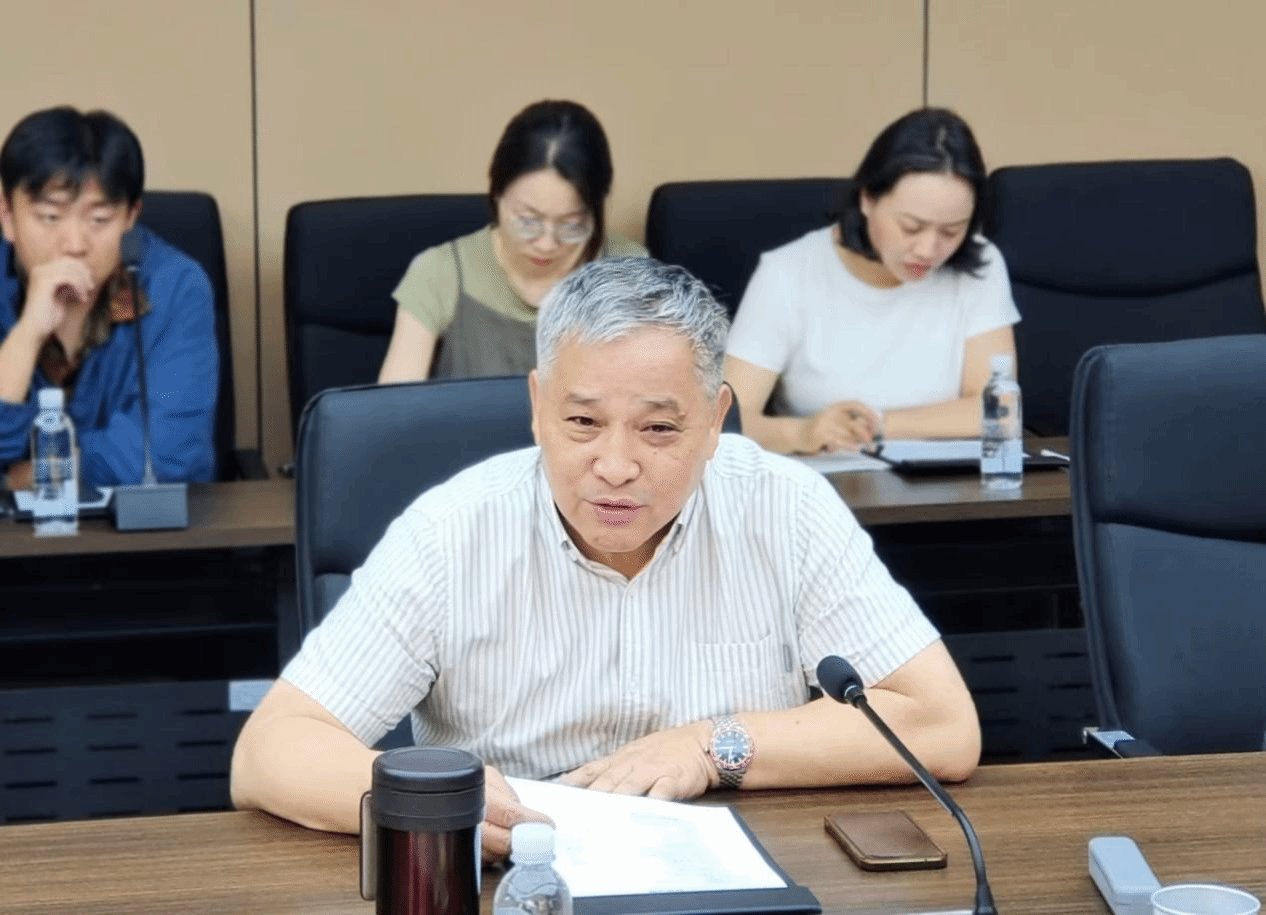 校长秦方奇