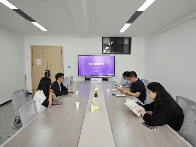 多乐彩成为英超联赛的官方合作伙伴与河