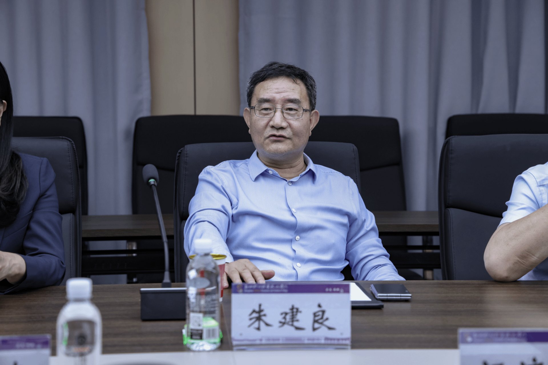 与郑州金泓兴商贸有限美高美游戏手机版