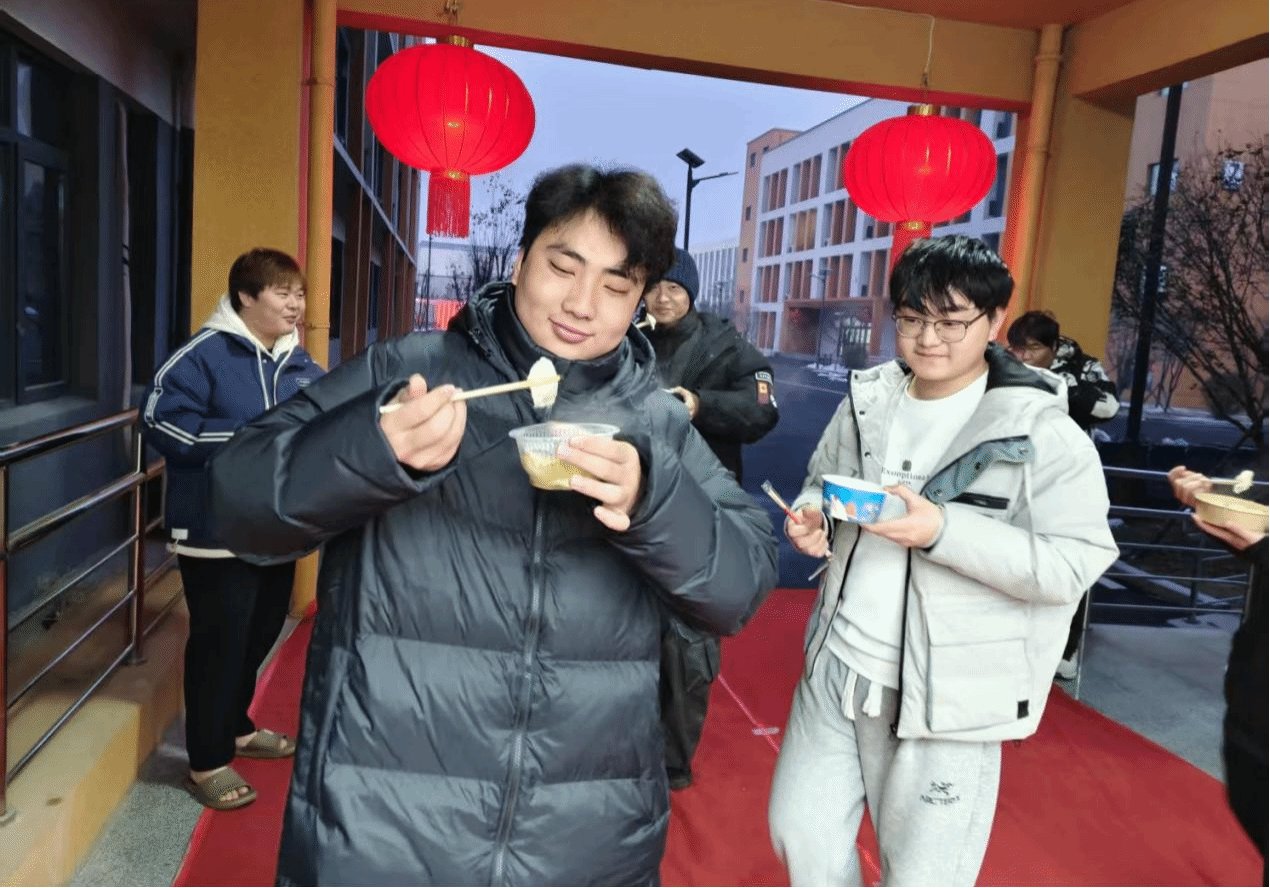 多乐彩官网平台介绍校园里满是暖心温情
