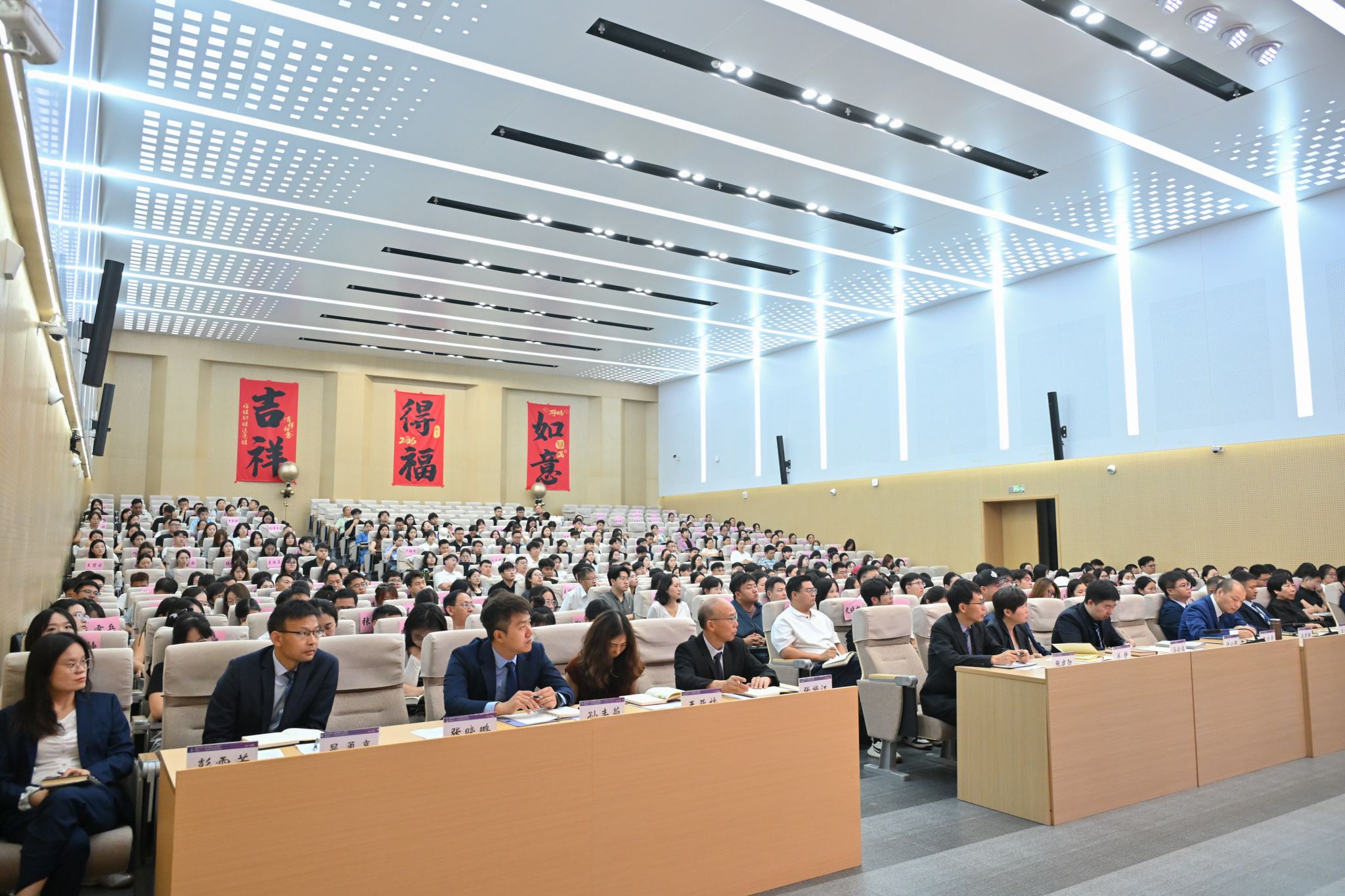 全面提升教职工思想政治素养
