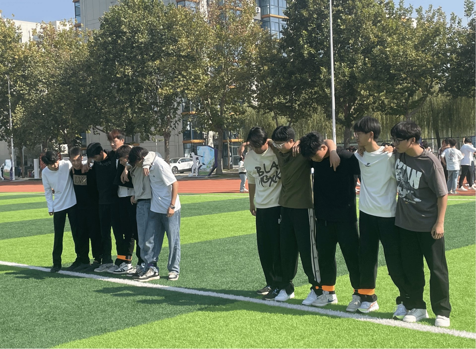 你我同行”为主题的心理健康月宣传活动