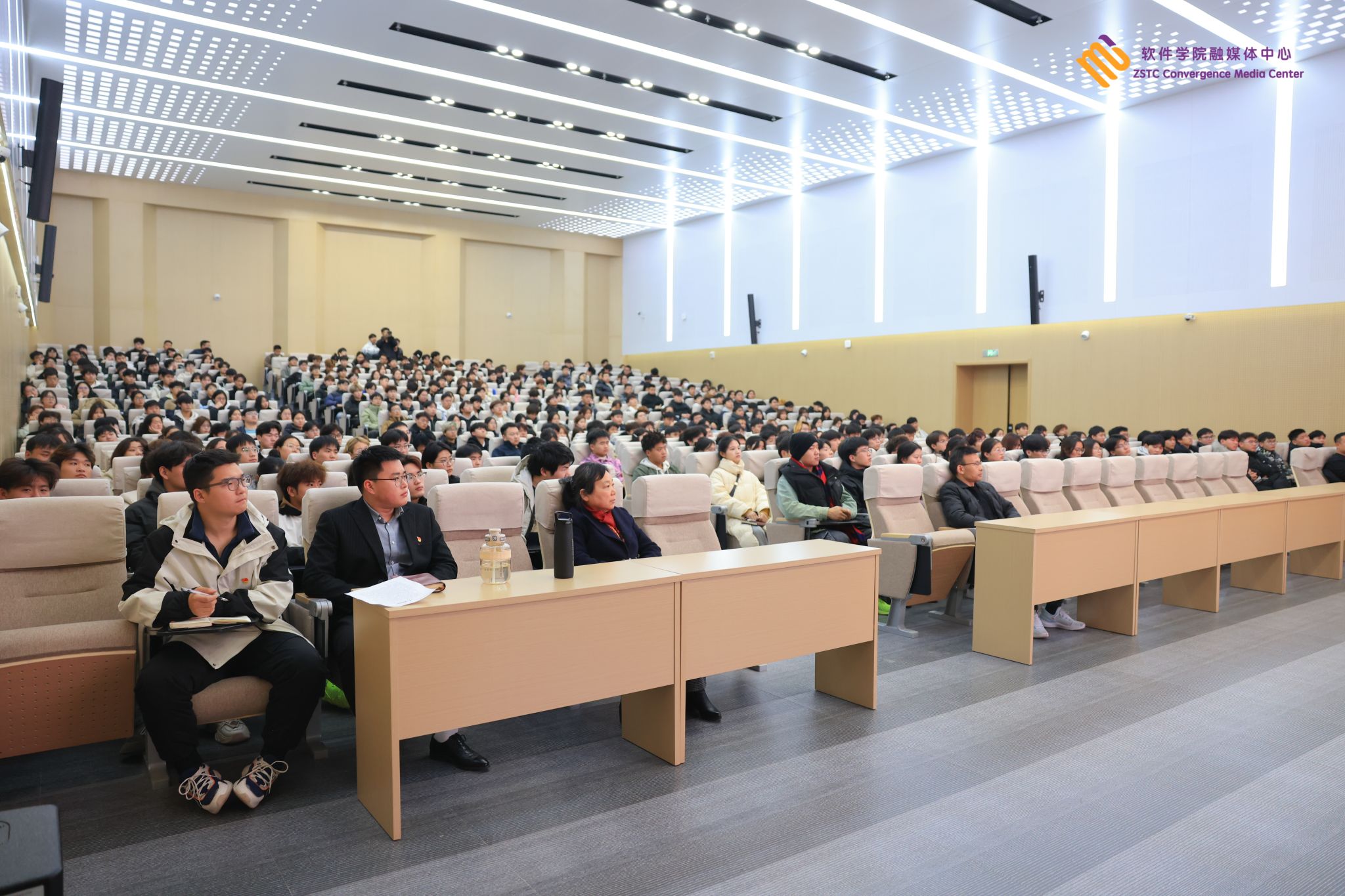 多乐彩携手上海海港开启官方合作荣幸邀