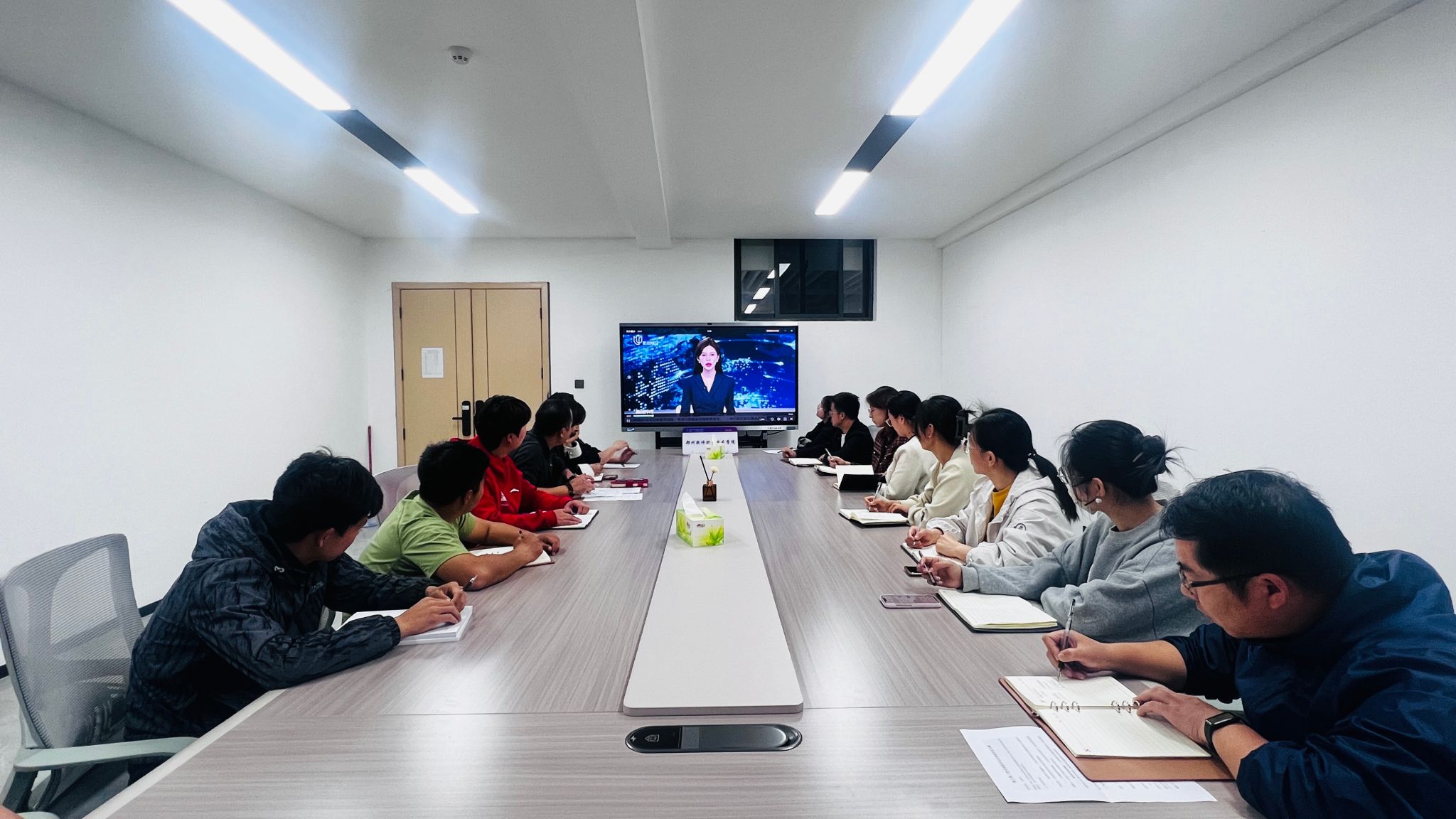 全体党员干部参加