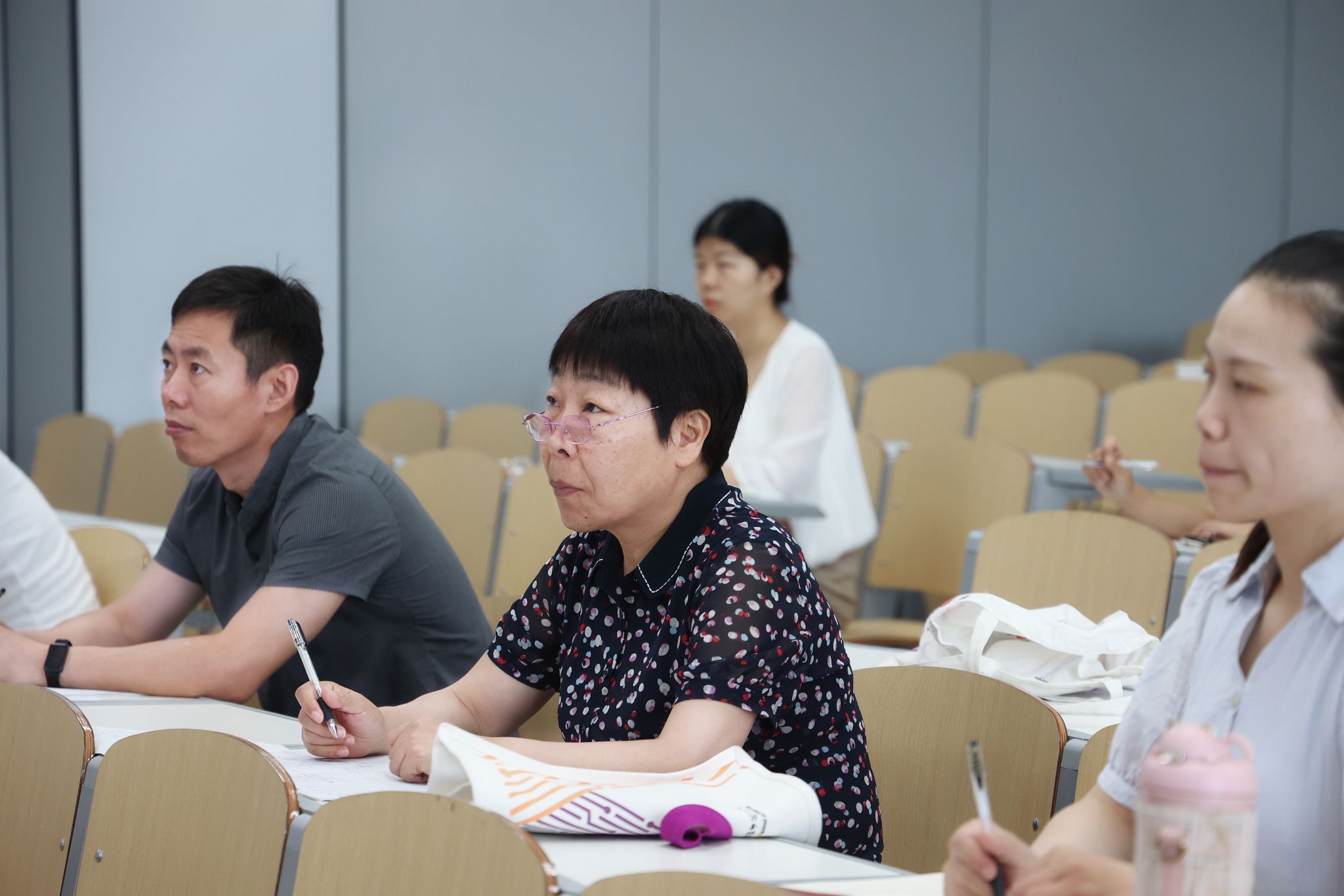 推动教师共享教学经验