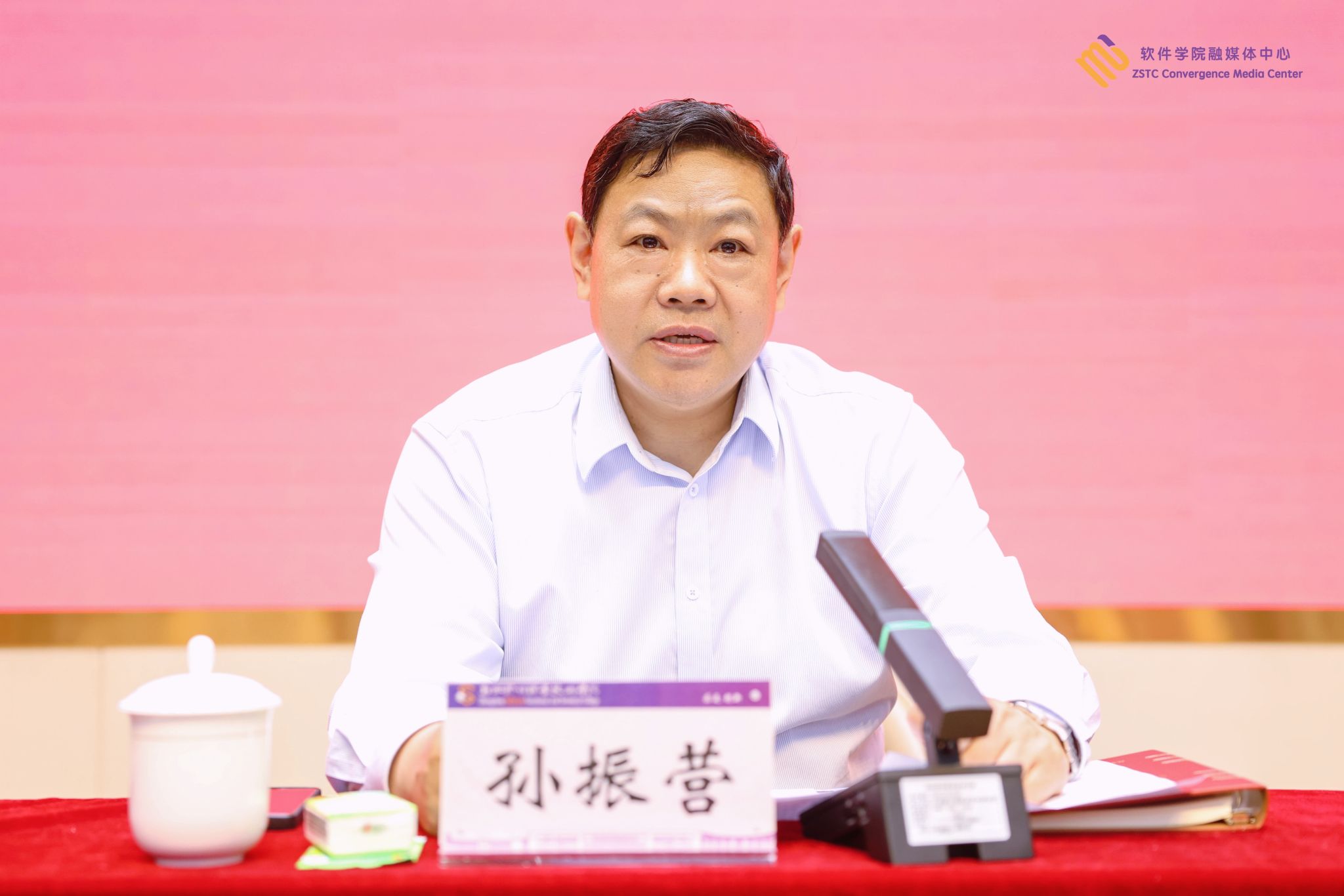全体党员及部分师生代表参加