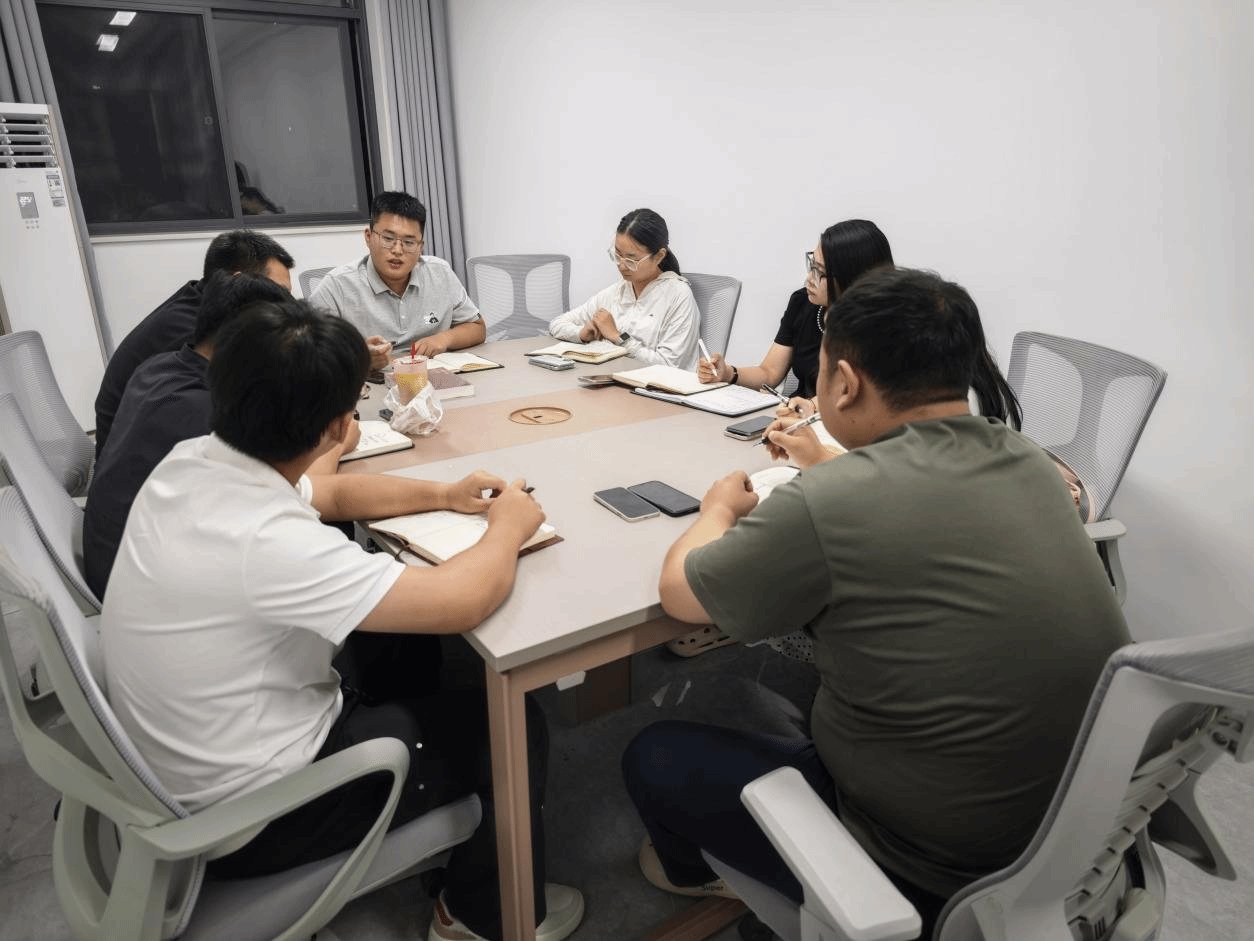 以及全体辅导员参加会议
