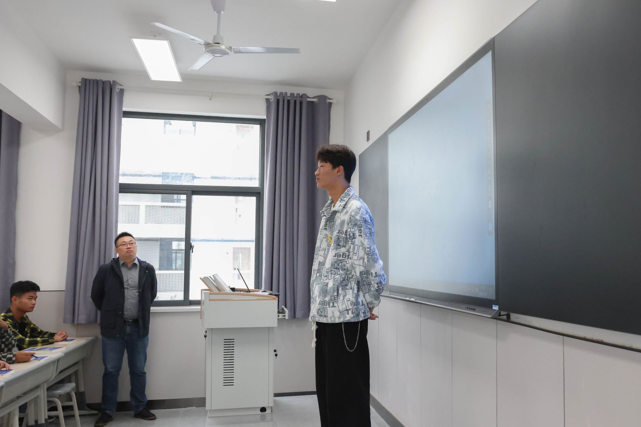 进一步加强教风学风建设