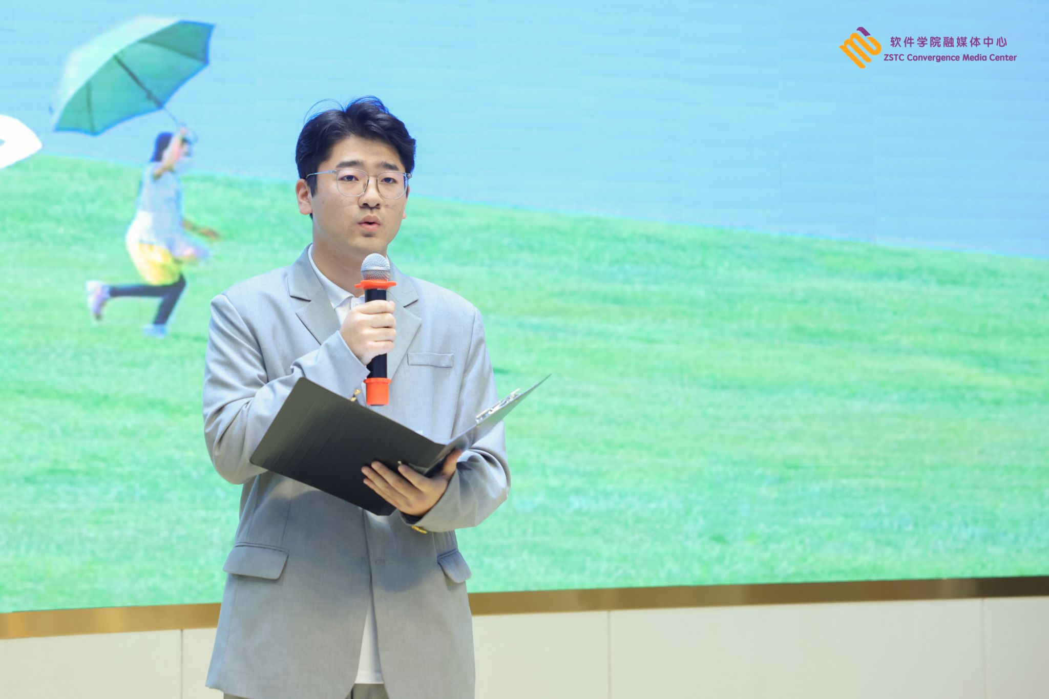 赏读万卷”书香校园文化节启动仪式在图